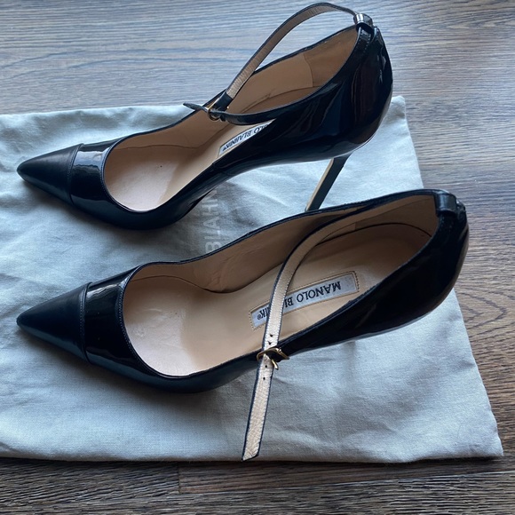 Manolo Blahnik Black Toe Pump with Ankle strap - Picture 2 of 8
